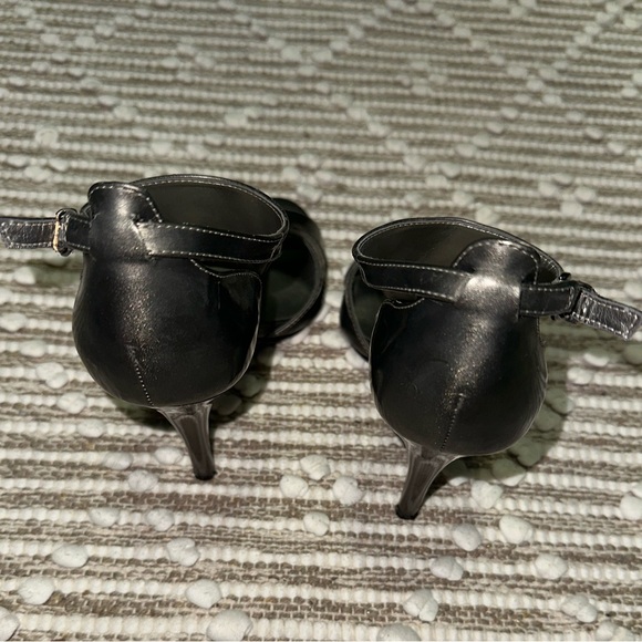 GUESS Heels - Picture 4 of 5